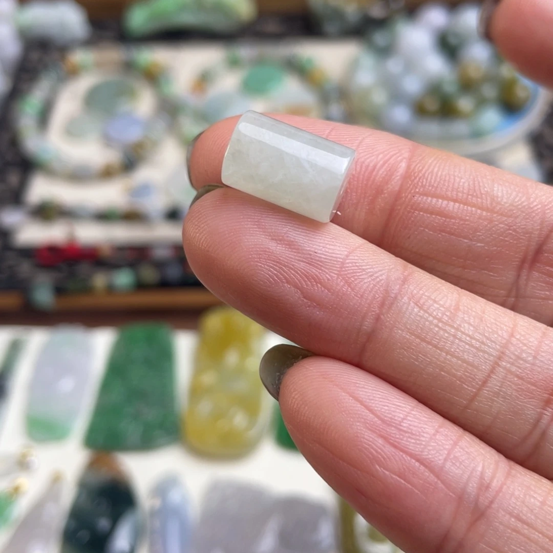 翡翠手链未镶嵌桶珠一颗
