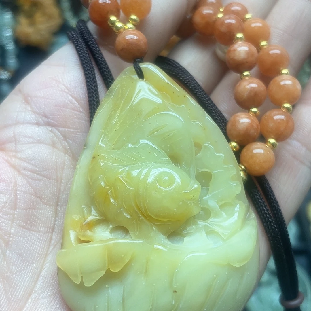 蛇纹石玉未镶嵌颈饰