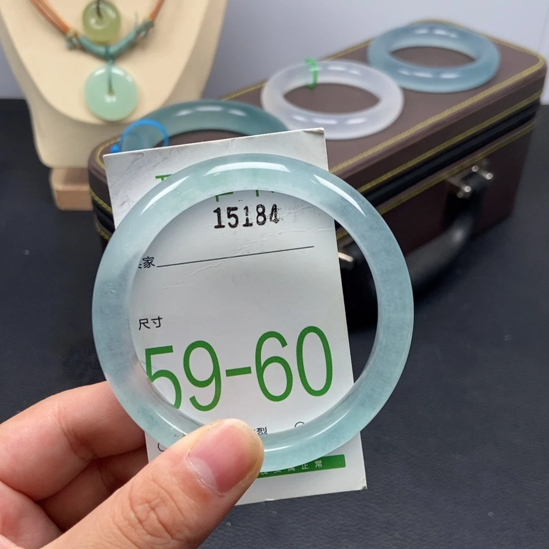 未镶嵌手镯石英质玉