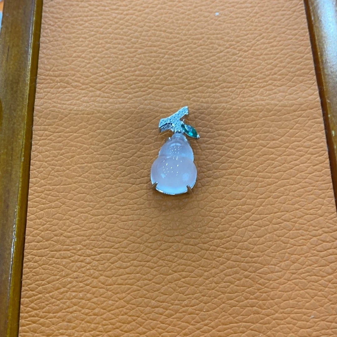 石英质玉吊坠(赠链)银S925镶嵌小**娇