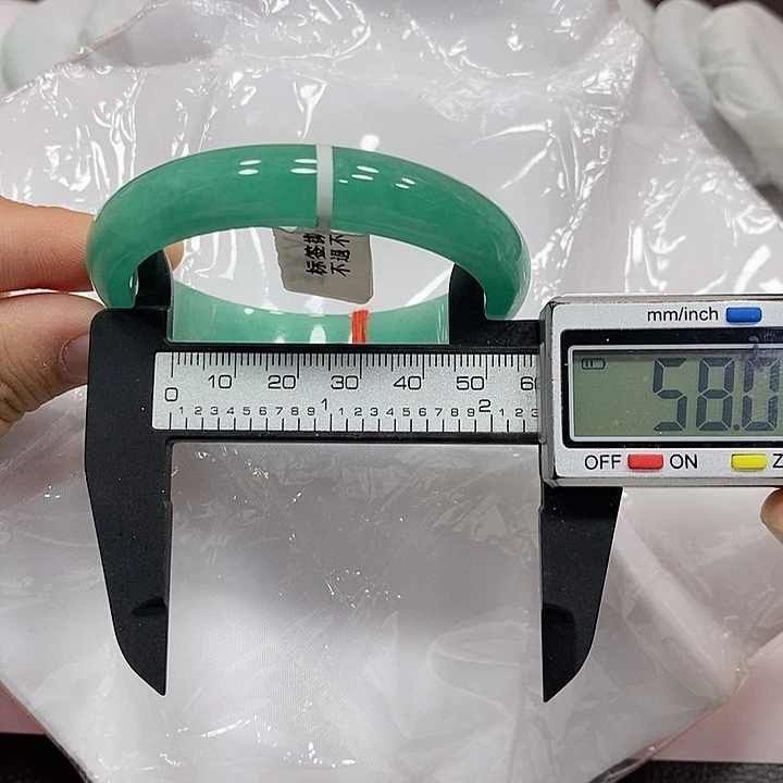 翡翠手镯未镶嵌371