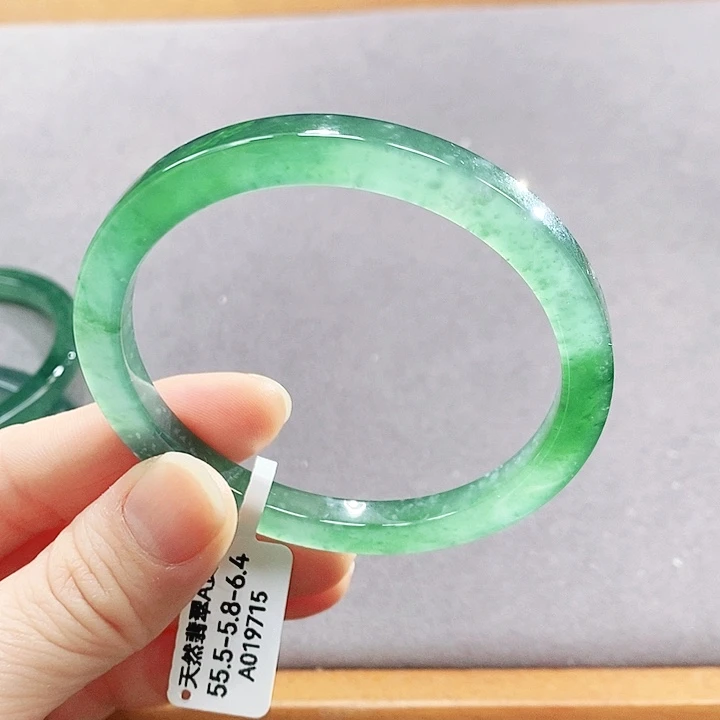 翡翠未镶嵌手镯（圆镯）