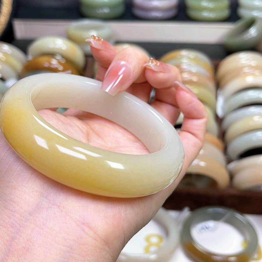 【闪购商品】石英质玉手镯未镶嵌V**a