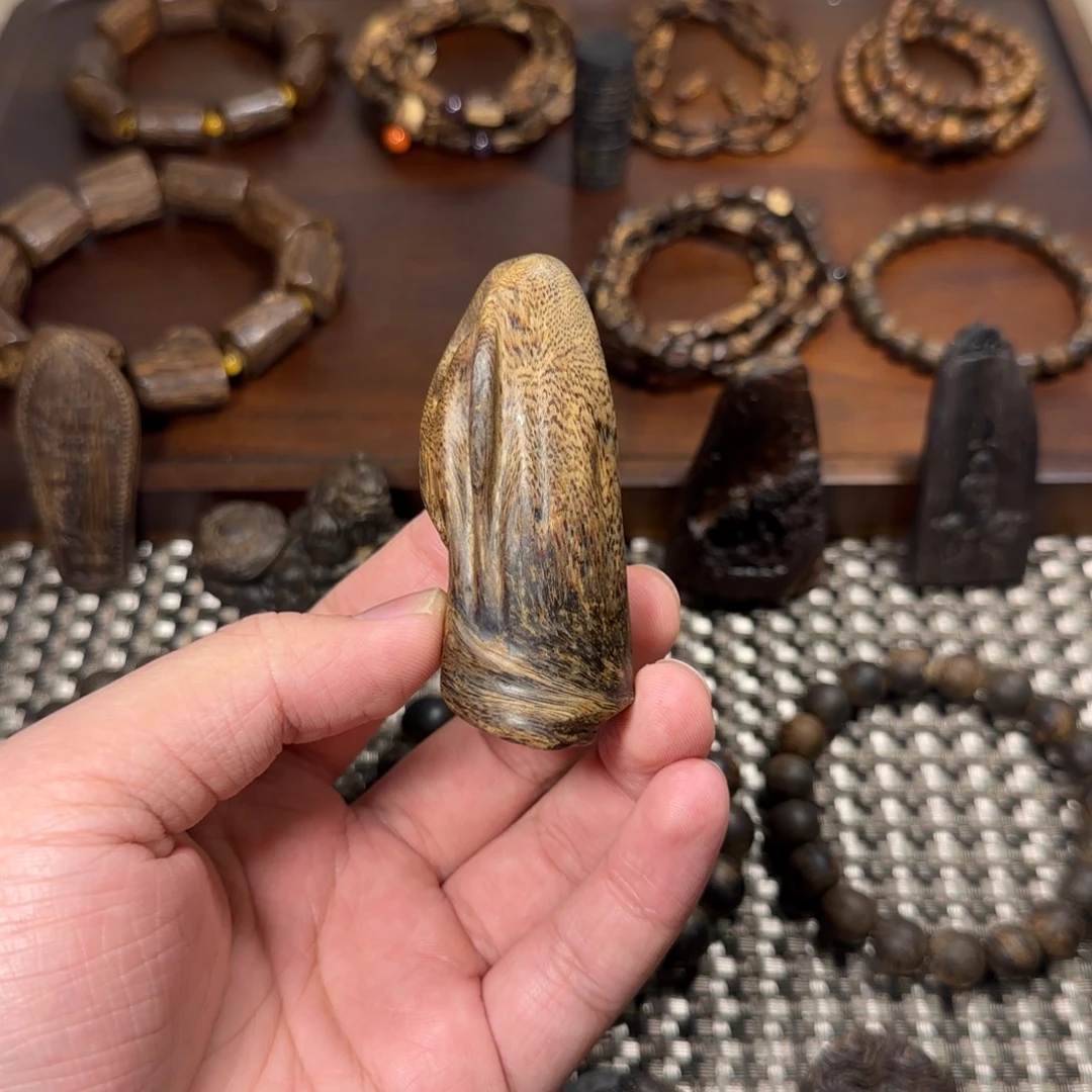 秦***岭沉香碎屑沉香正区达拉干手把件34.3克沉水