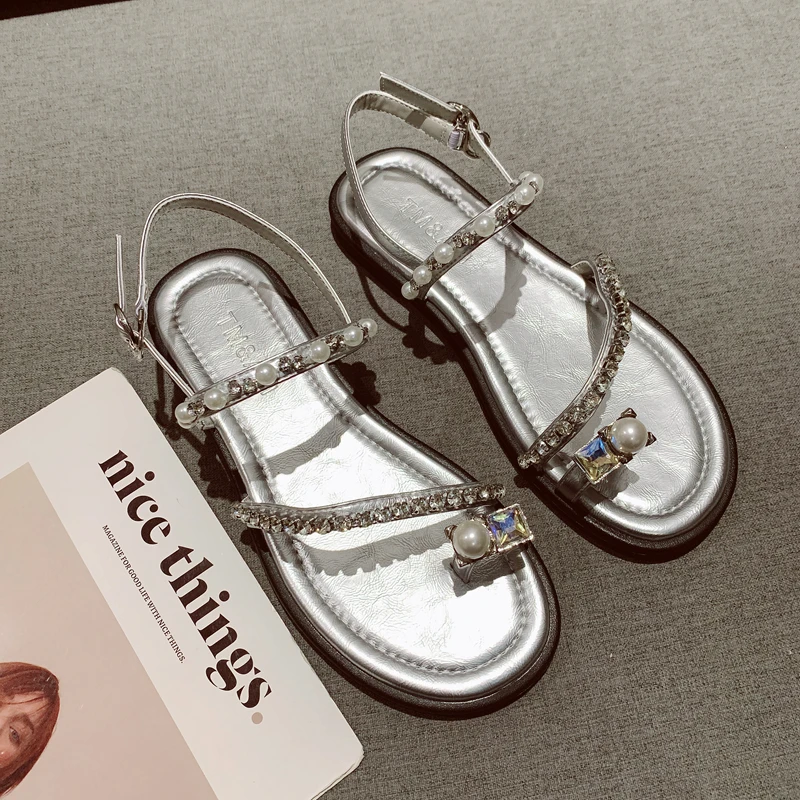 2025年新款法式时尚水钻装饰夏季凉鞋女一字露趾平底时装鞋一字带