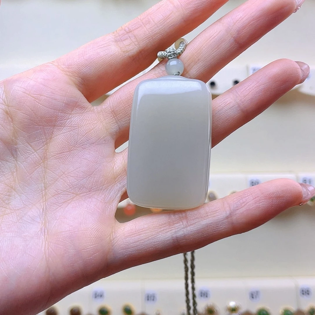 九***雾和田玉未镶嵌吊坠(赠链)