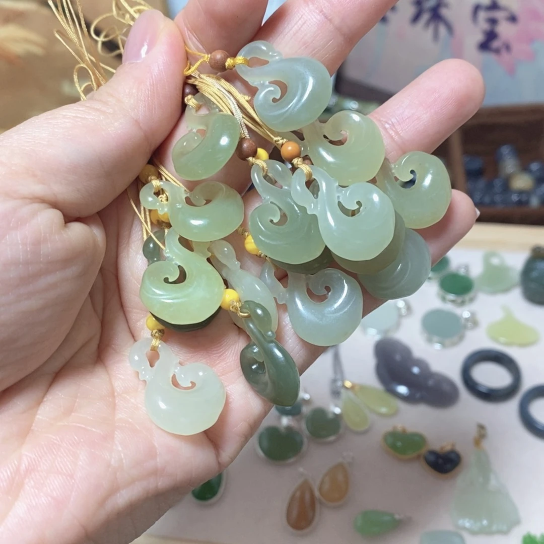 颈饰未镶嵌和田玉小天鹅手机链一单2个，随机发