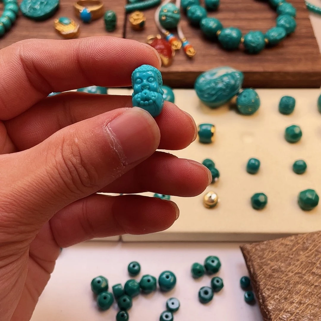 绿松石颈饰未镶嵌