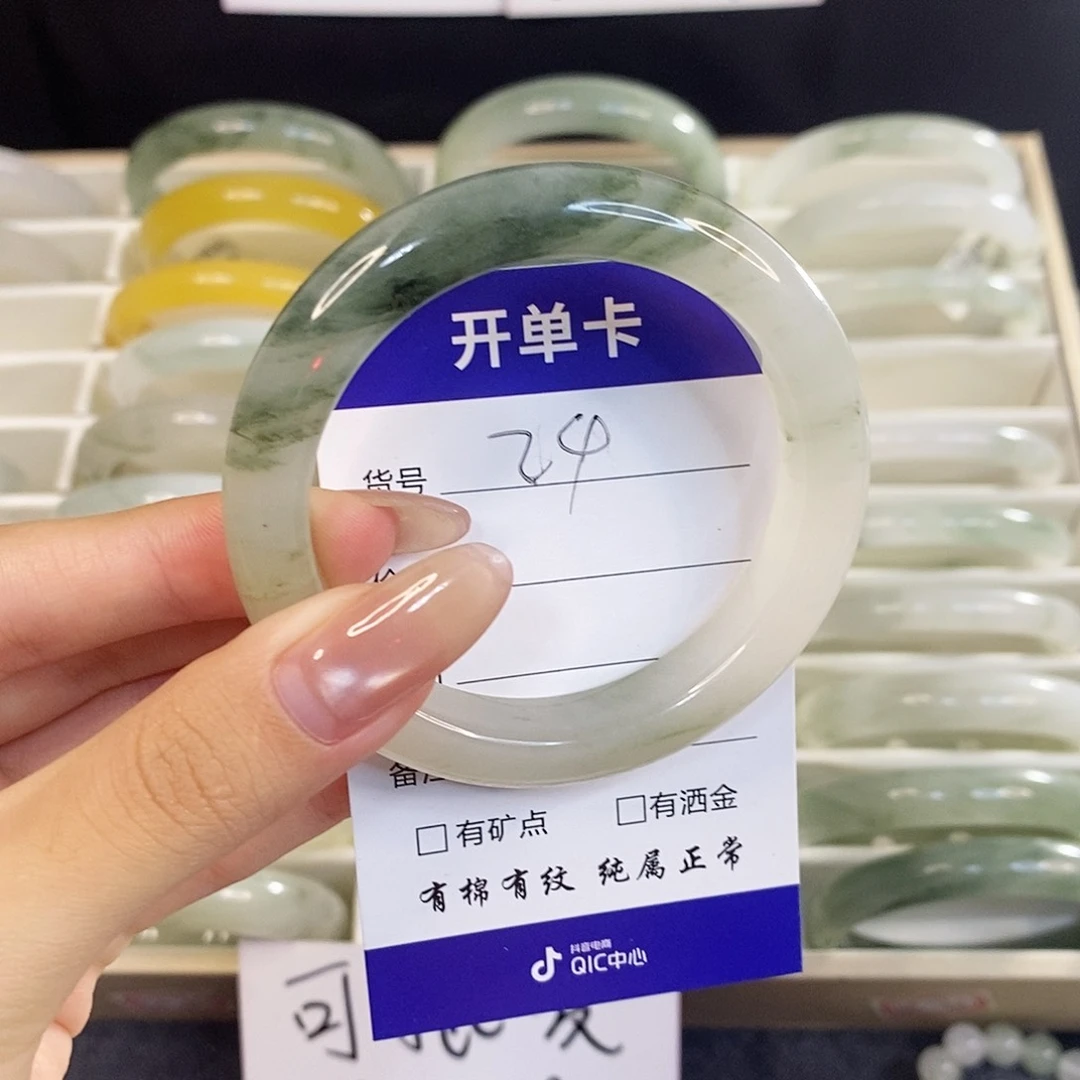 未镶嵌手镯石英质玉
