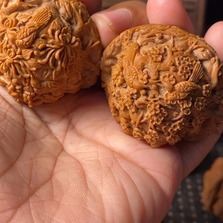 精***武文玩核桃把件梅兰竹菊