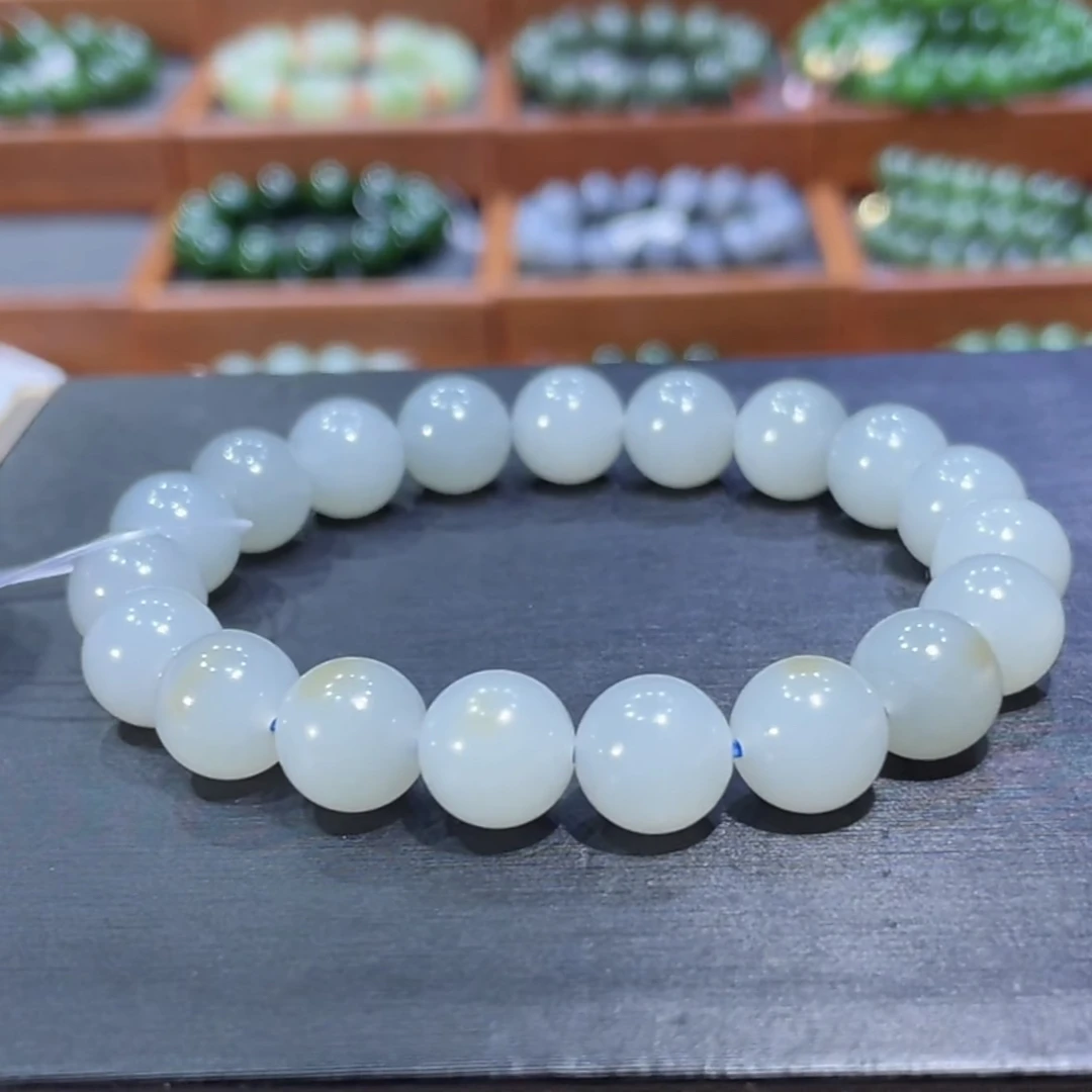 和田玉新疆且末蓝天空蓝带糖手串10mm