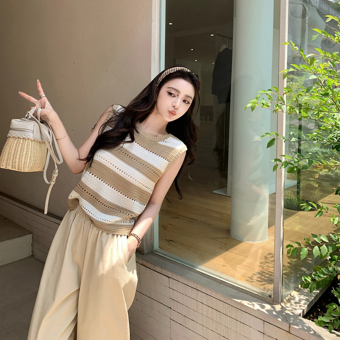 海岛背心心动瞬间！清爽莱赛尔亚麻 去班味风条纹挖肩小背心