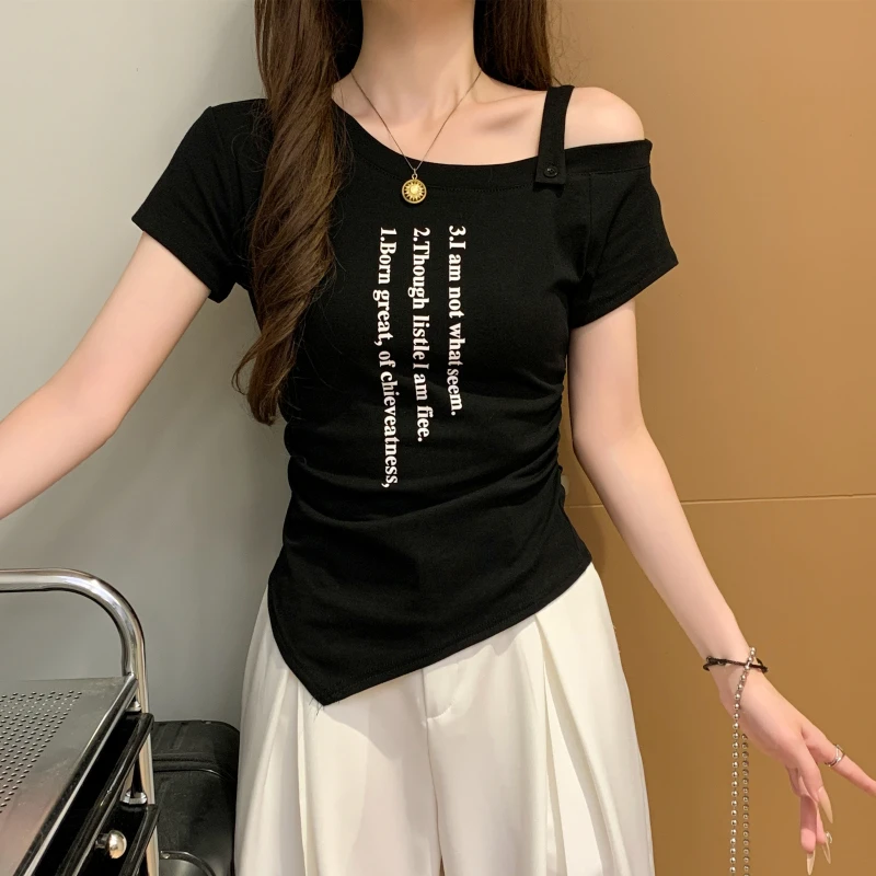 不规则黑色字母印花斜肩短袖t恤女装2025夏季新款露肩修身上衣潮