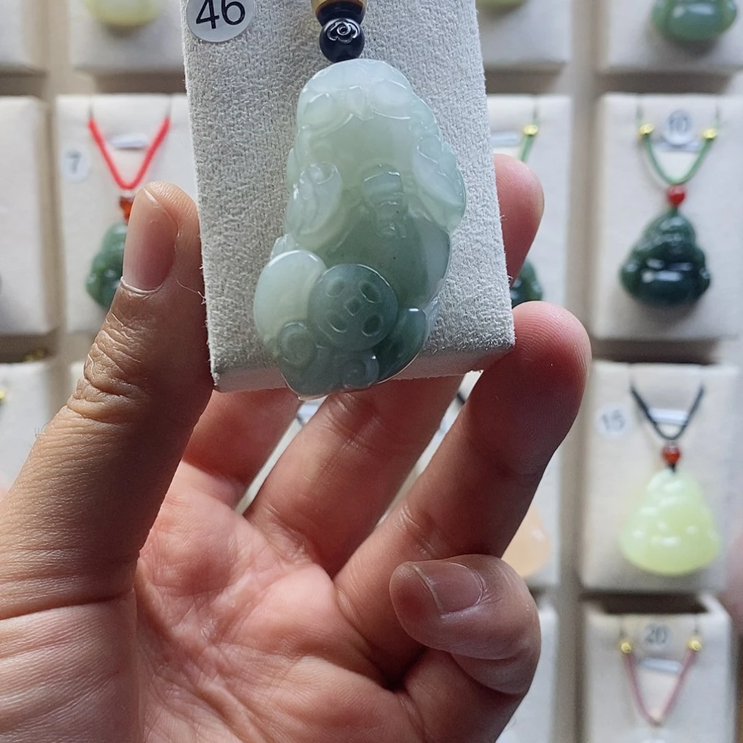 石英质玉未镶嵌颈饰