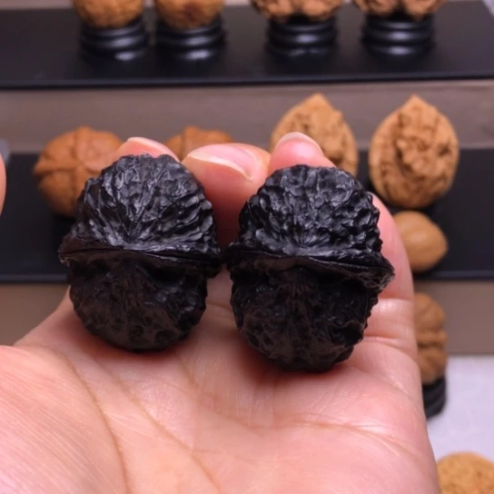 文玩核桃把件麒麟地闷63