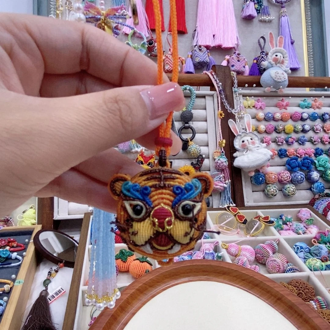 老虎香囊挂件手工编绳
