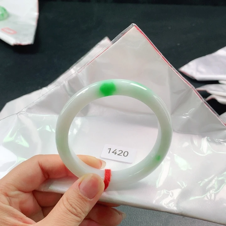 翡翠手镯未镶嵌03。