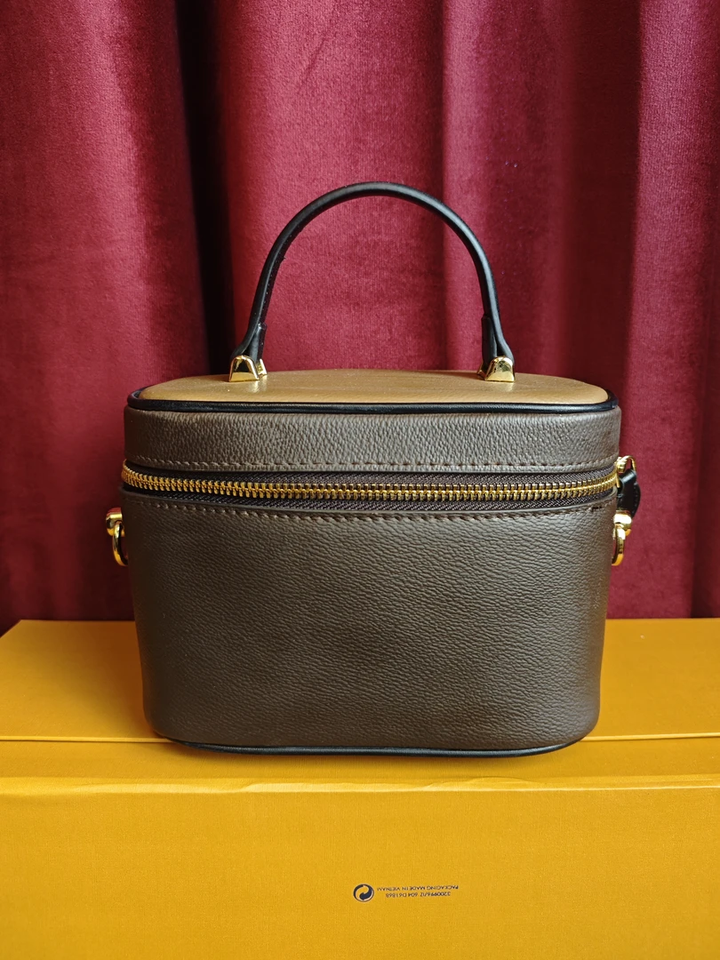 ins风经典小号化妆包潮流时尚包包19*13*11cm