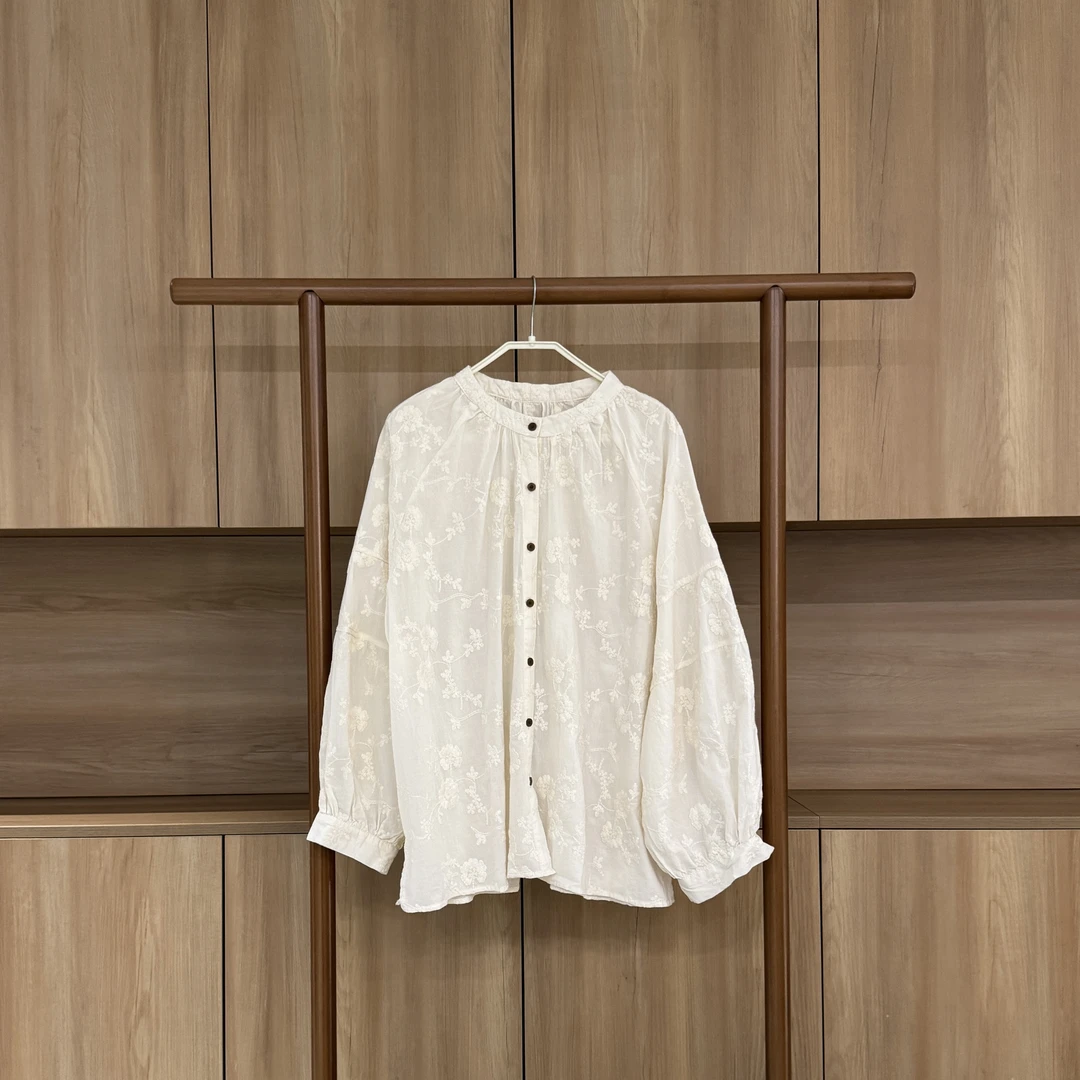 日系大版刺绣百搭休闲宽松蕾丝长袖衬衫谁穿谁好看