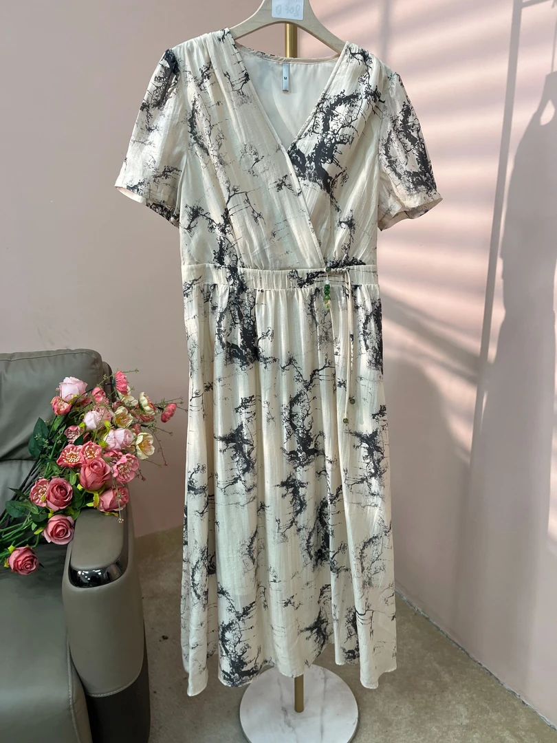 T1943夏季印花碎花法式V领短袖连衣裙气质女款蕾丝时尚B3