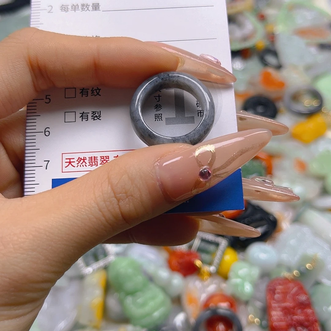 翡翠未镶嵌颈饰hhh