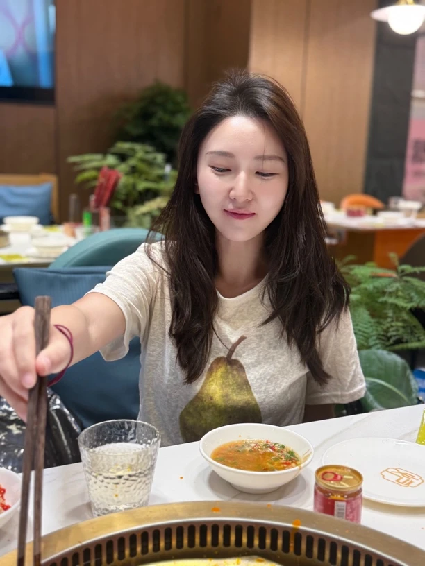 甜美风宽松型学院风印花短袖T恤针织便携丁达尔风