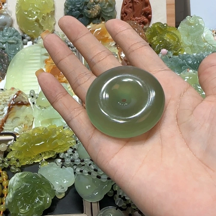 未镶嵌蛇纹石玉吊坠娇***女