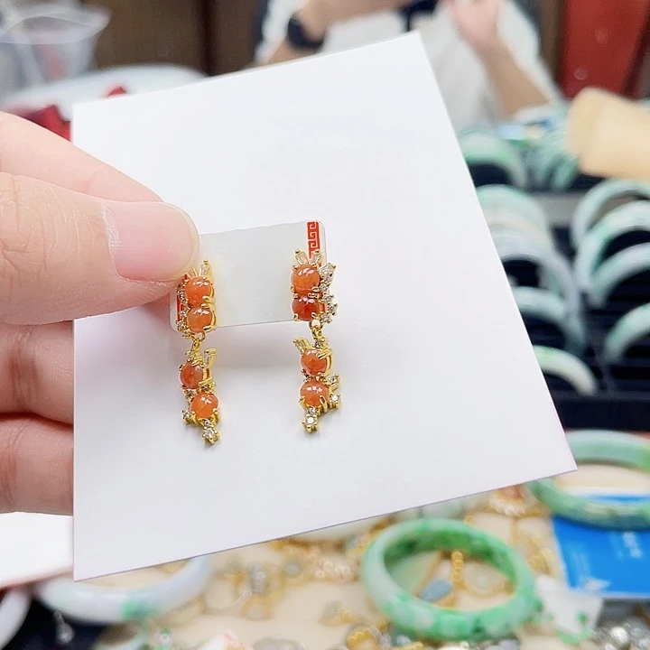 翡翠手镯未镶嵌翡翠