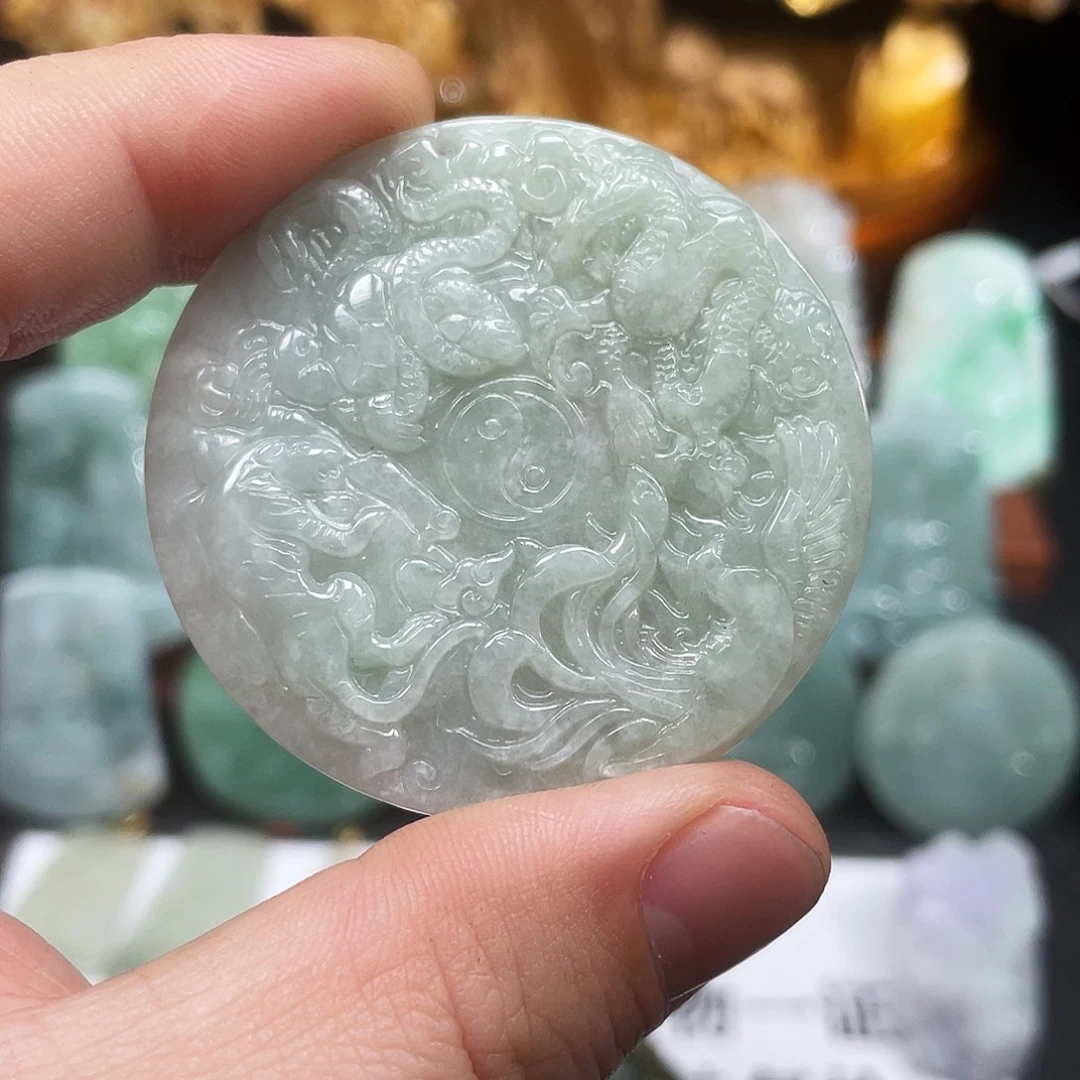 翡翠未镶嵌颈饰四神兽