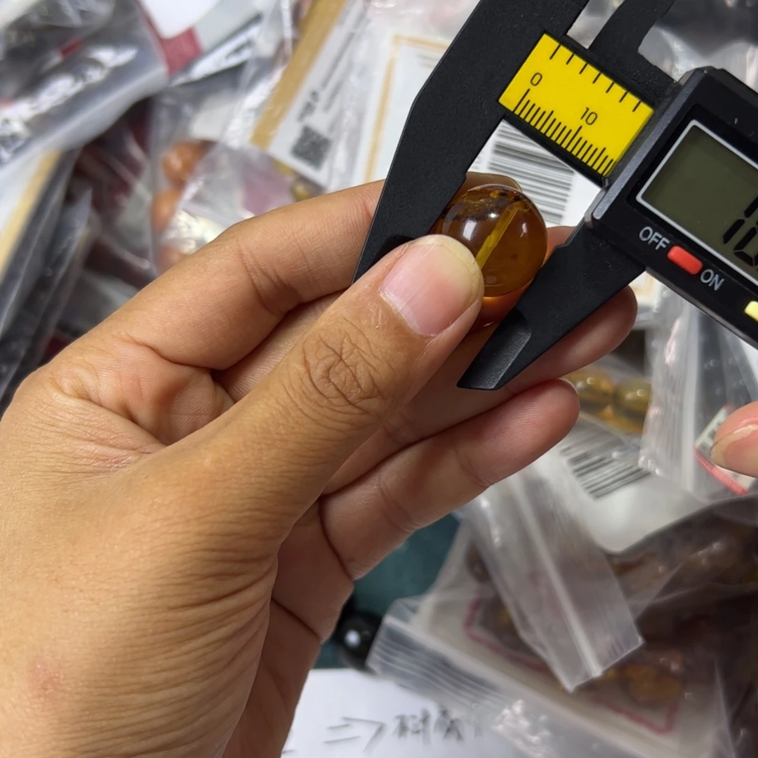 未镶嵌琥珀珠宝奇石