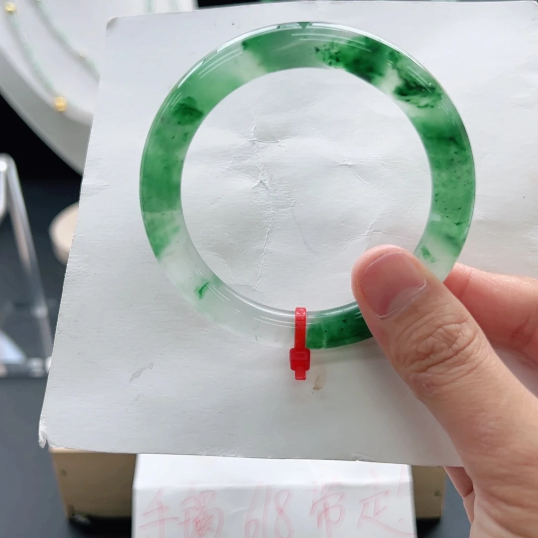 石英质玉手镯（圆镯）未镶嵌56