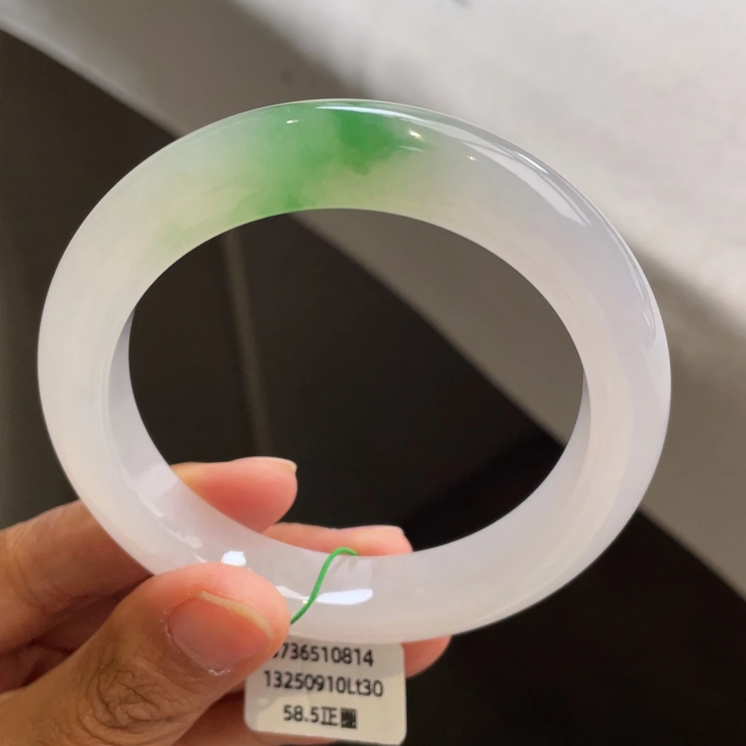 翡翠未镶嵌手镯冰绿泥鳅背手镯