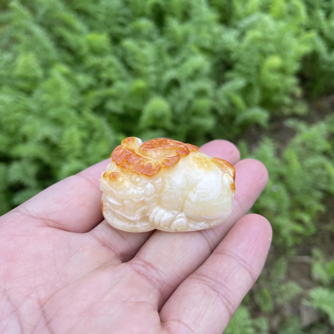 蜜蜡貔貅白蜜俏色巧雕挂件手把件项坠19.44g44.9/24.3/24.9㎜