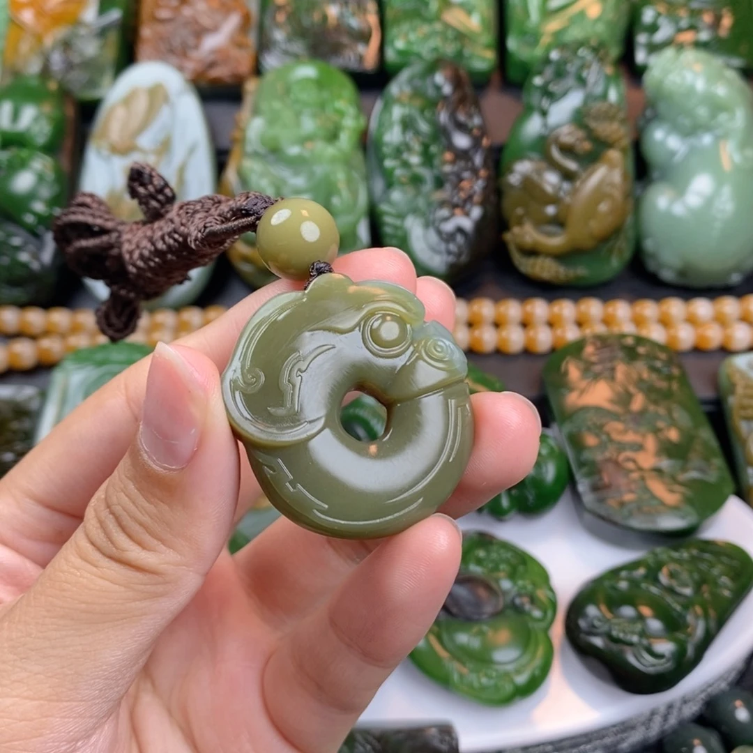 无***虑和田玉未镶嵌颈饰