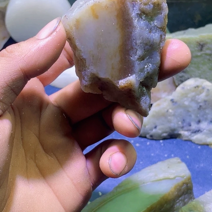和田玉未镶嵌珠宝半成品