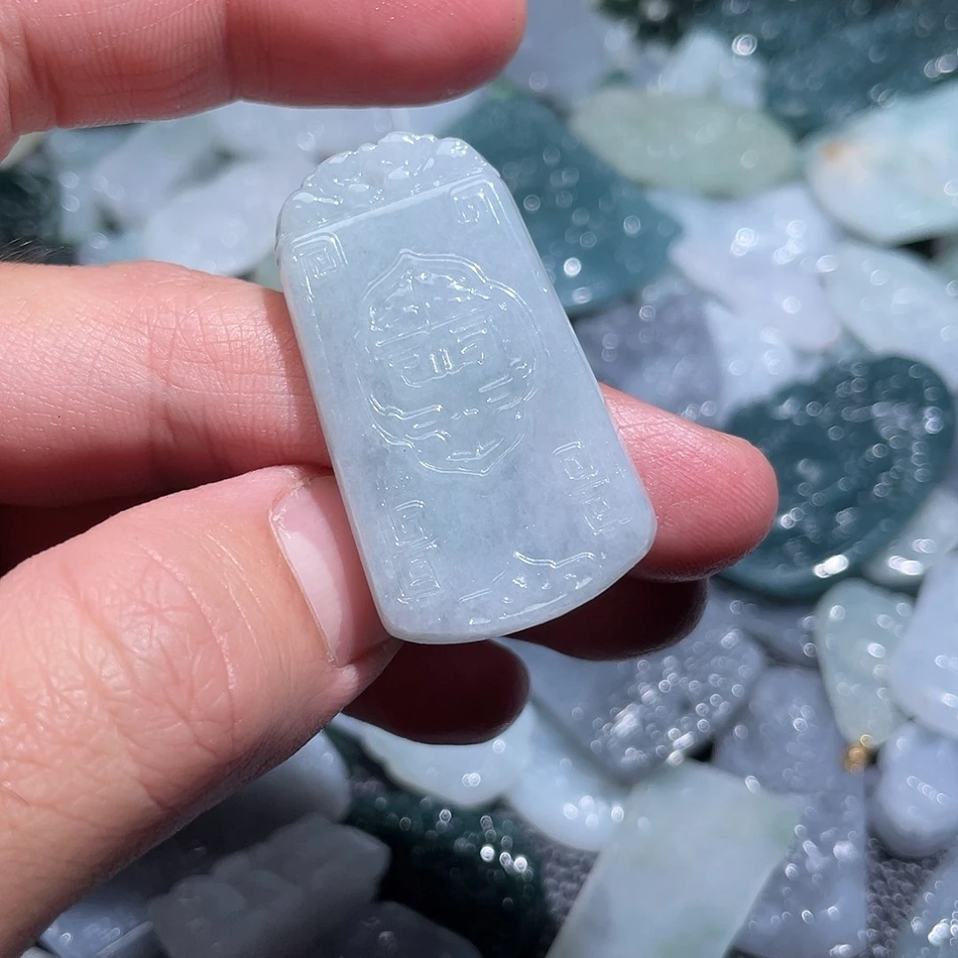 翡翠颈饰未镶嵌玲**儿翡翠