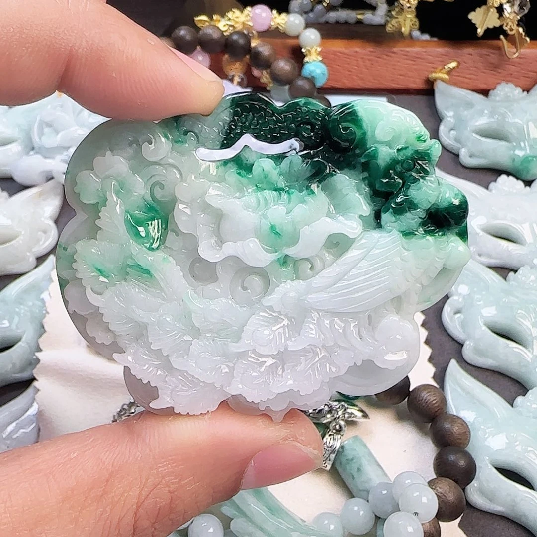 翡翠未镶嵌颈饰凤穿牡丹