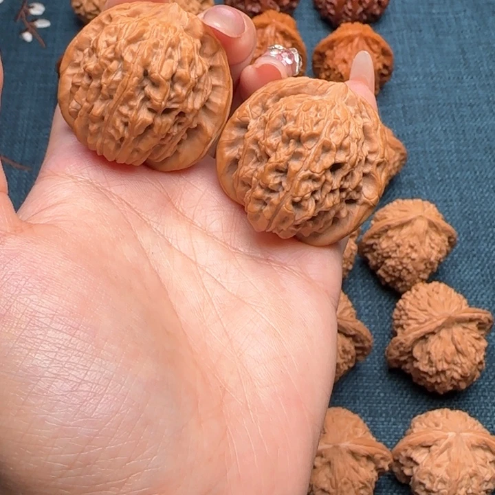 文玩核桃把件汉高楼40