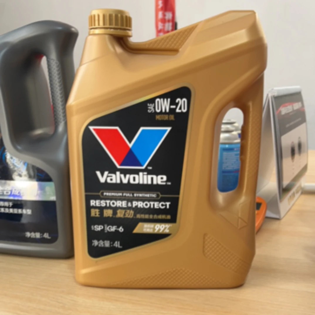 胜牌复劲0W20/5W30高性能全合成，持续使用可去除高达99%的积炭。