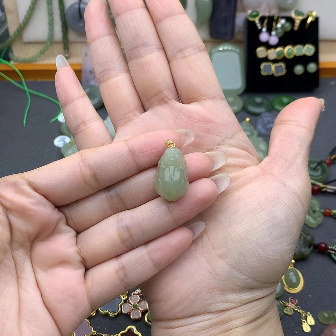 和田玉吊坠(不含链)18K金镶嵌