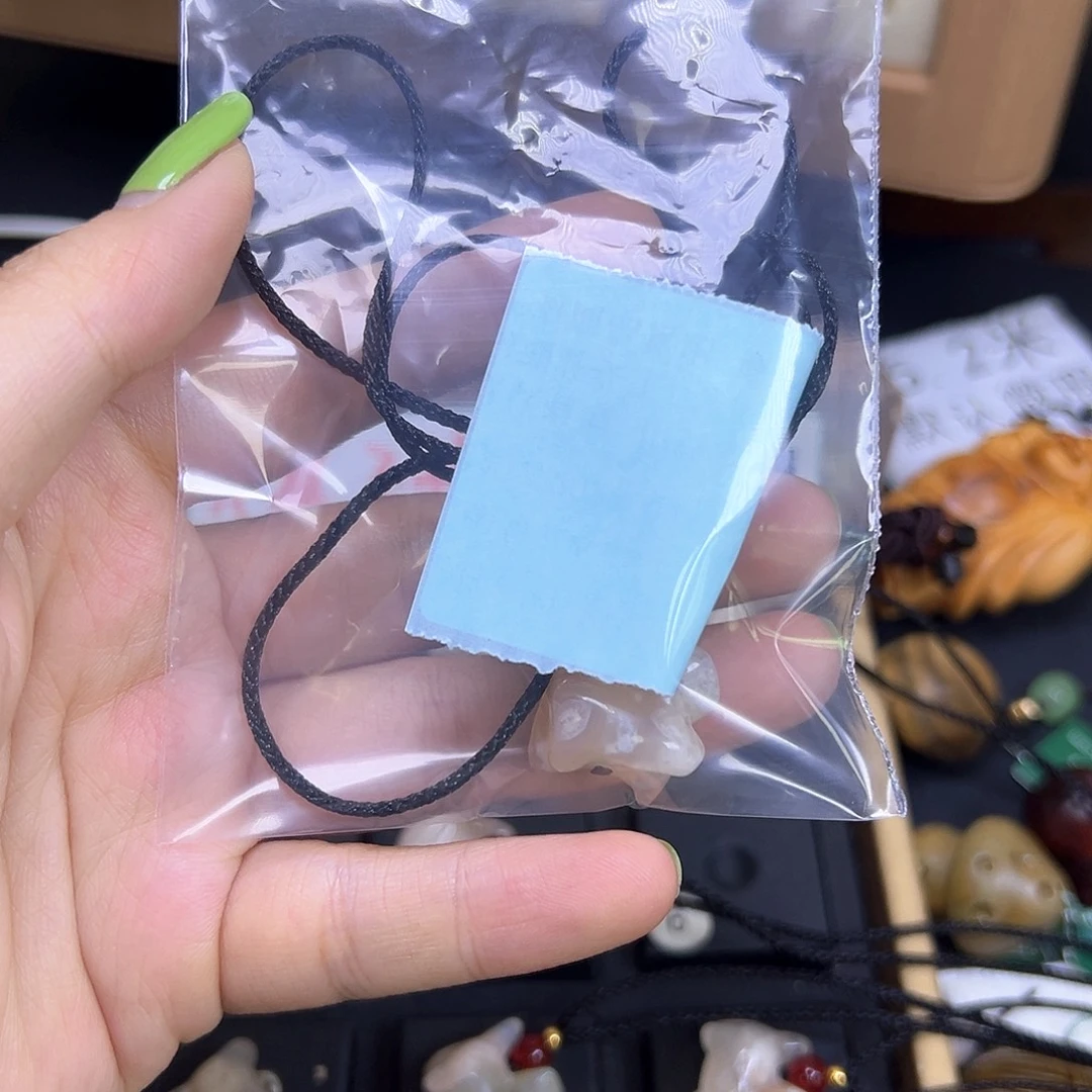 小***堡吊坠(不含链)未镶嵌石英质玉