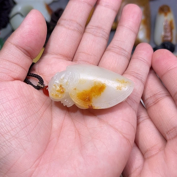 楼***子颈饰未镶嵌和田玉