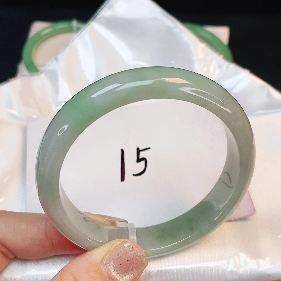 翡翠手镯未镶嵌58➕胶底带绿正圈