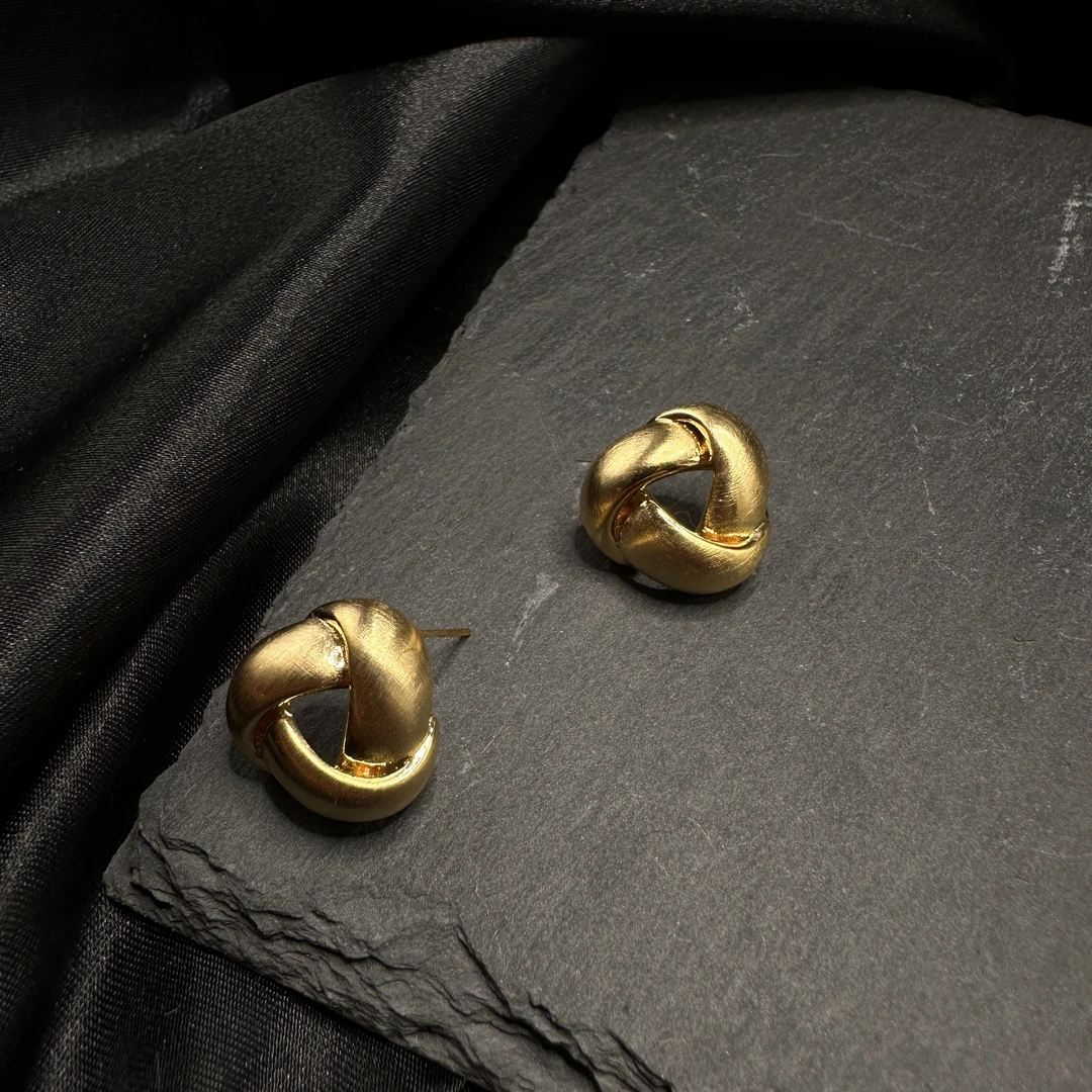 铜合金耳饰 0716 Acc-610法式复古百搭金色三角扣设计耳饰