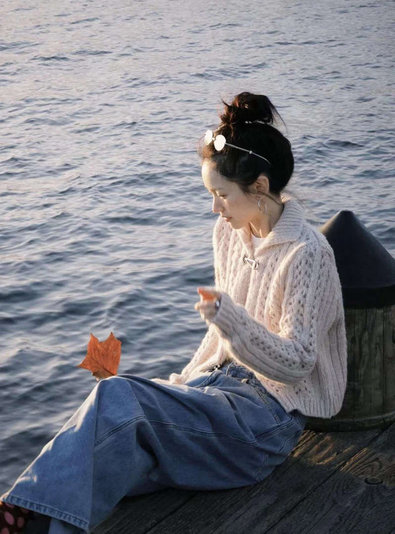 2025秋冬新款镂空双色针织挑空粗针毛衣开衫双腰头直筒阔腿牛仔裤