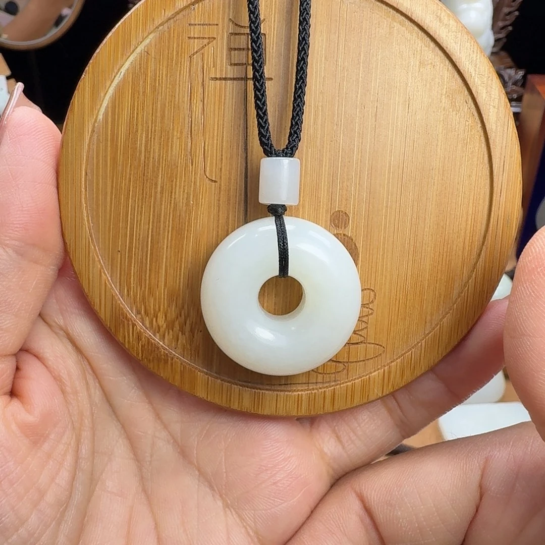 吊坠(赠链)未镶嵌和田玉