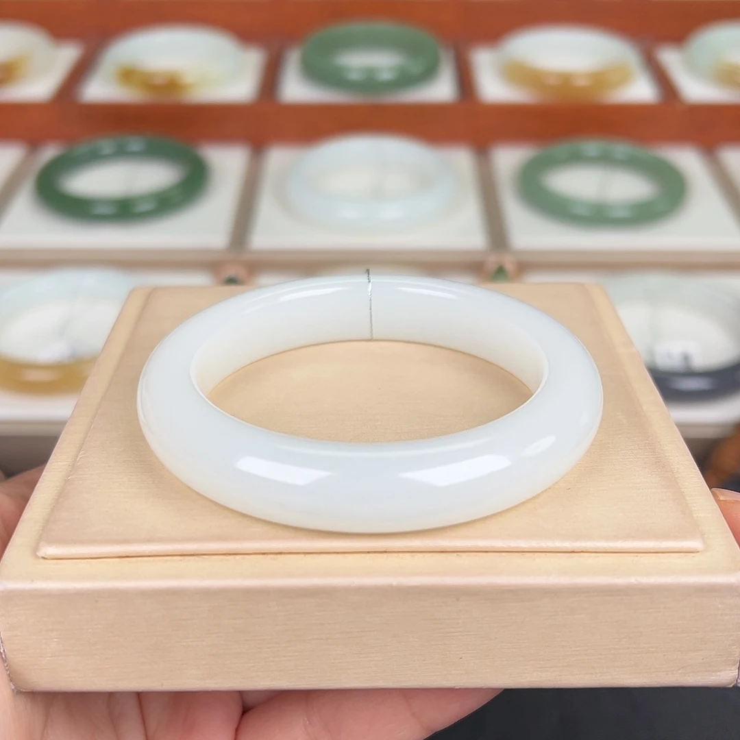 和田玉未镶嵌手镯白镯