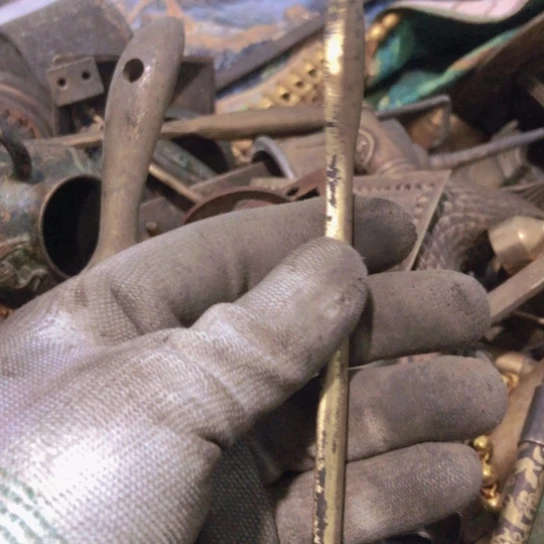 和***机闪电购铜摆件工艺品