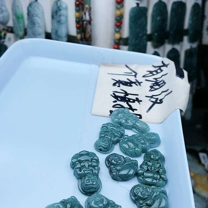 颈饰足铂镶嵌翡翠翡翠