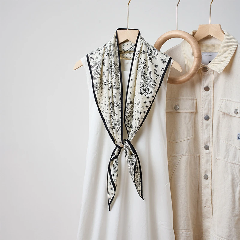 夏日营造氛围感必备斜纹绸仿真丝凉感腰果印花女三角斜角丝巾